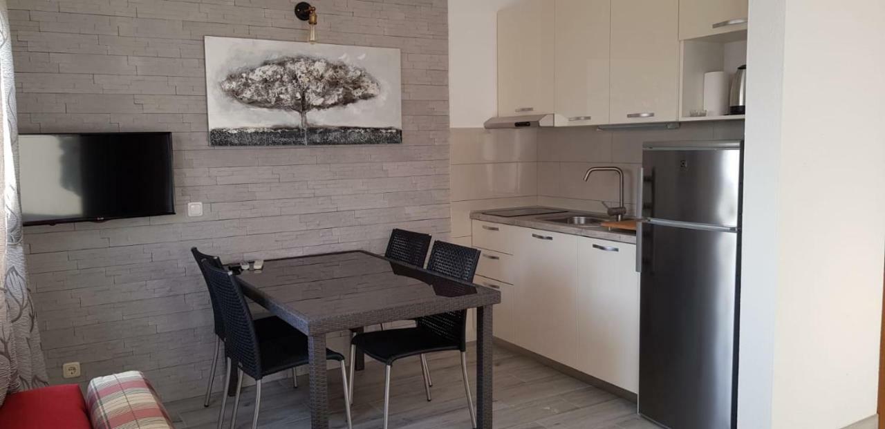 Apartments Marina Trogir Bagian luar foto