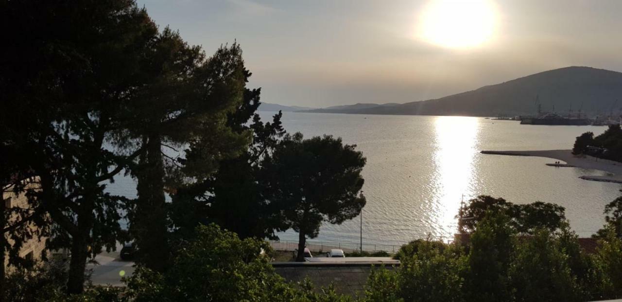 Apartments Marina Trogir Bagian luar foto